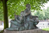 Thumbnail image of statue of Alan a Dale and Will Scarlet, two of Robin Hood
